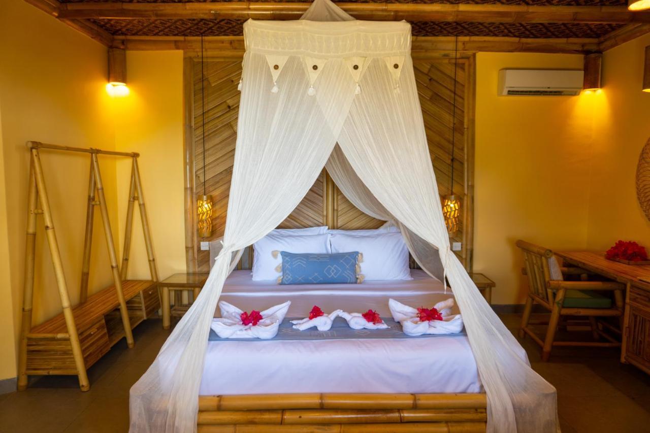 Elang Hillside Bamboo Villas Labuan Bajo Exterior photo