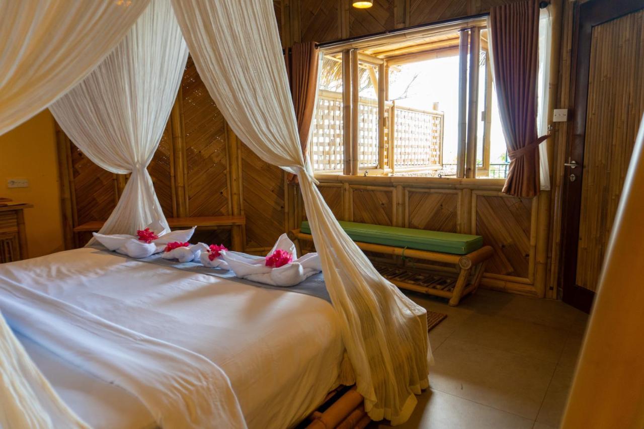 Elang Hillside Bamboo Villas Labuan Bajo Exterior photo