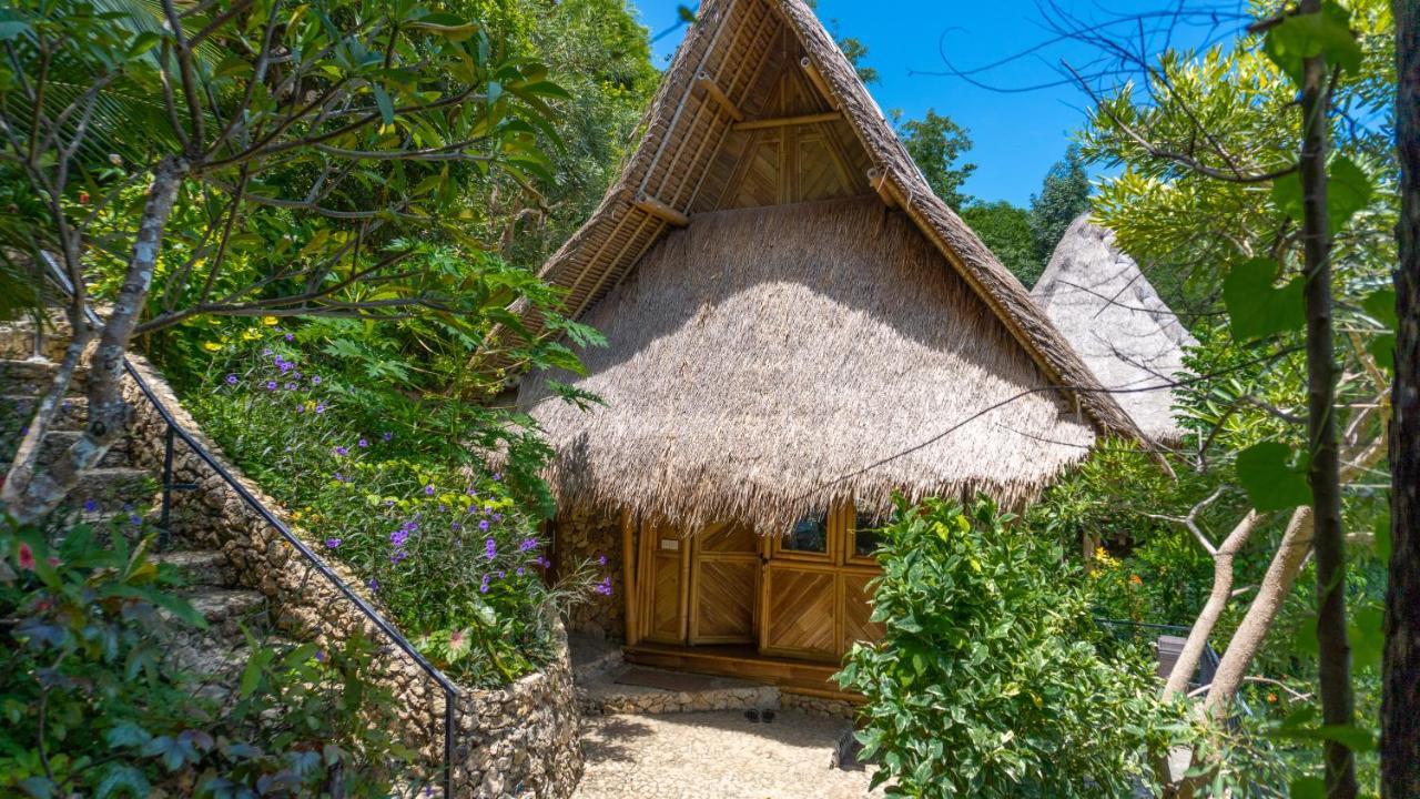 Elang Hillside Bamboo Villas Labuan Bajo Exterior photo