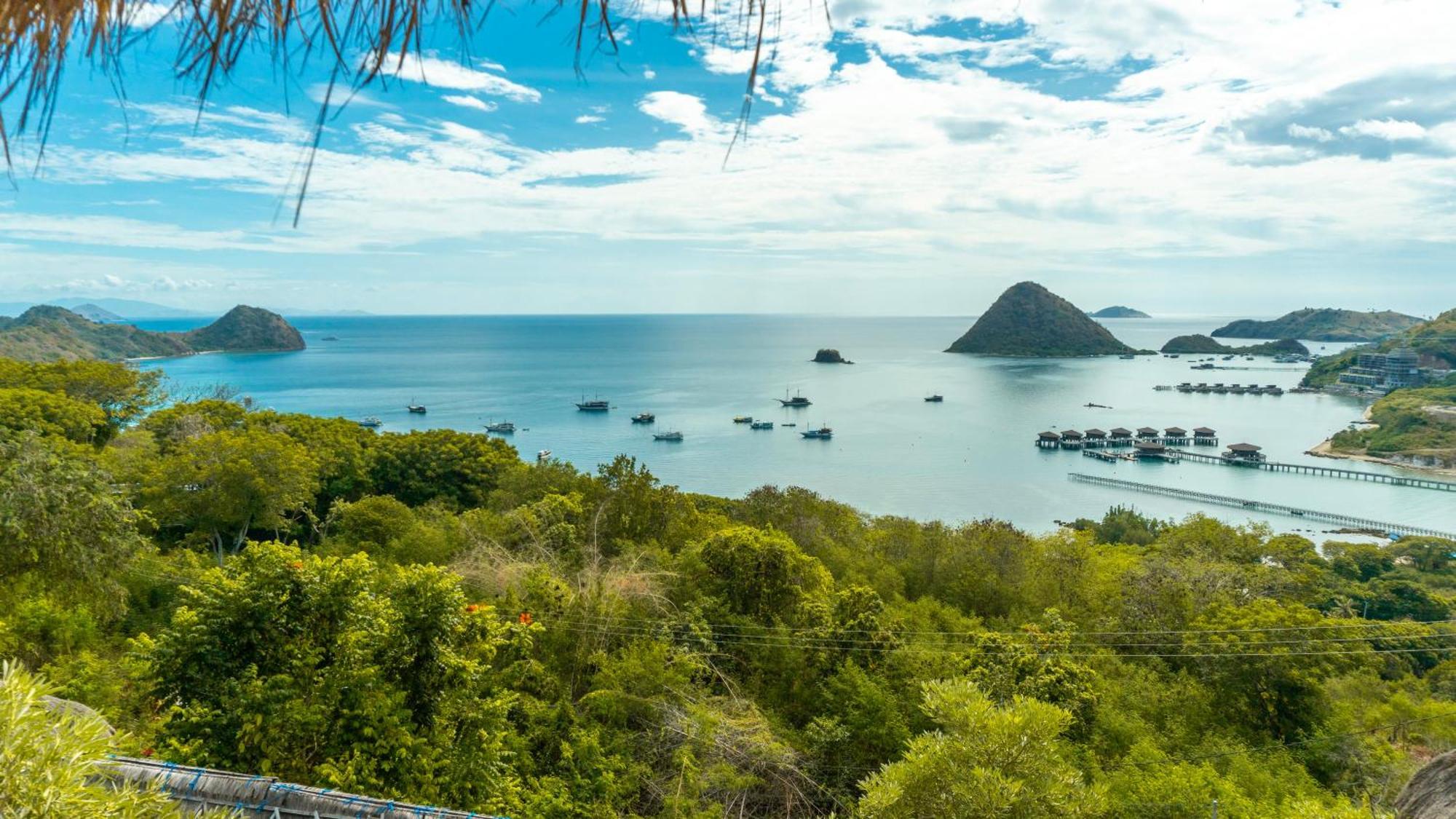 Elang Hillside Bamboo Villas Labuan Bajo Exterior photo