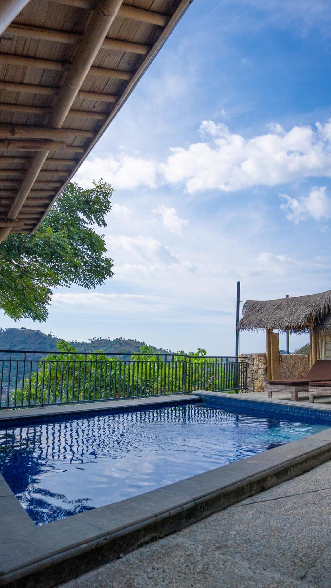 Elang Hillside Bamboo Villas Labuan Bajo Exterior photo