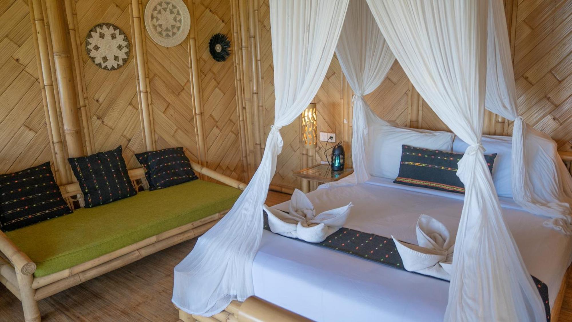 Elang Hillside Bamboo Villas Labuan Bajo Exterior photo