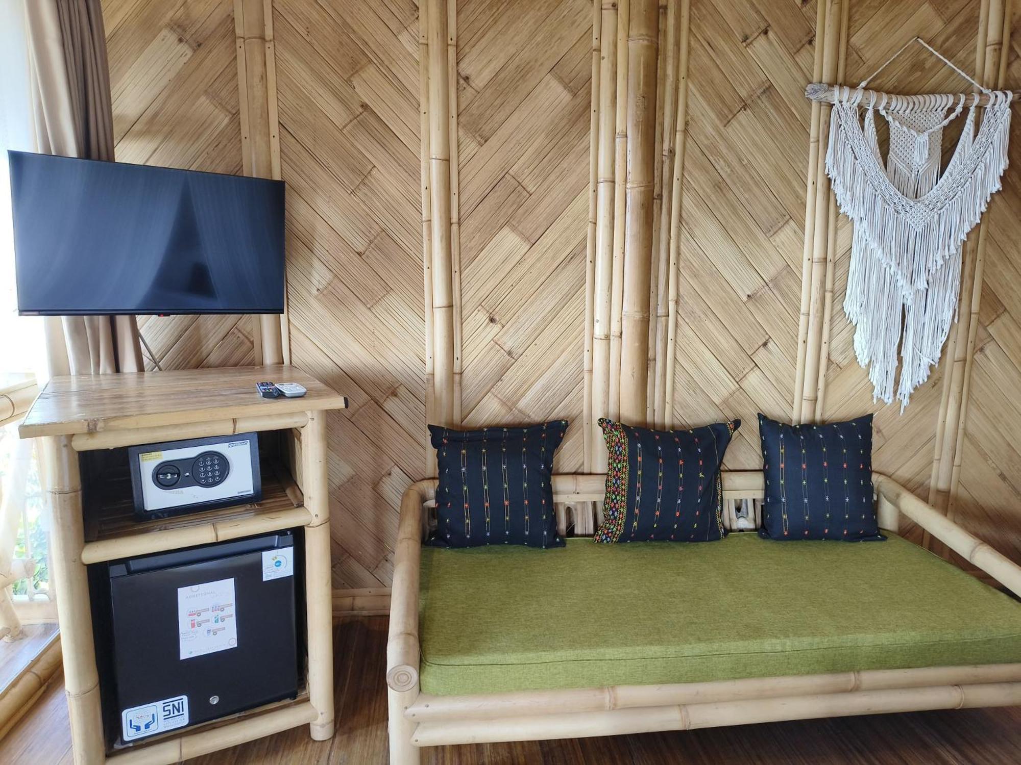 Elang Hillside Bamboo Villas Labuan Bajo Exterior photo