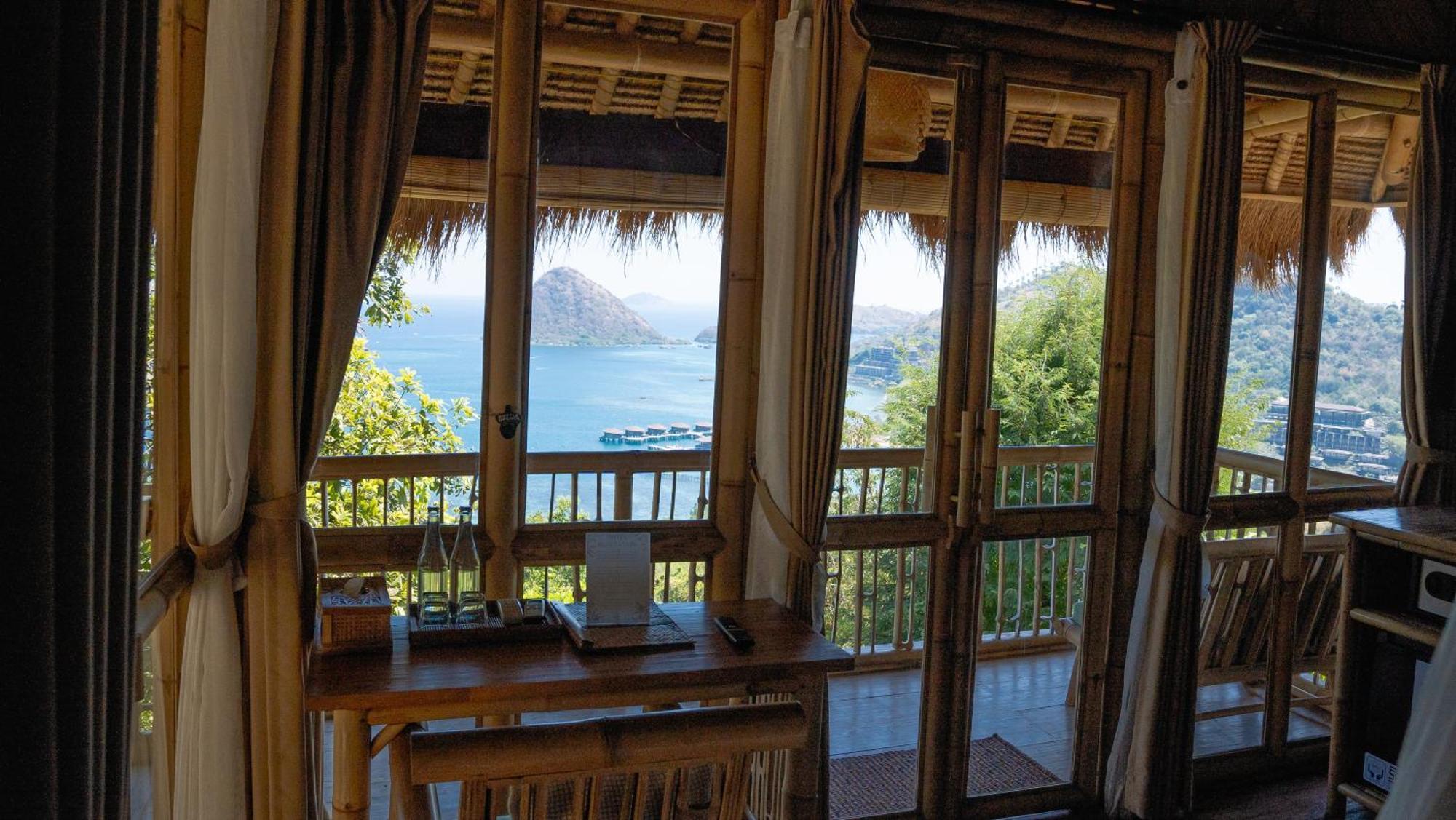 Elang Hillside Bamboo Villas Labuan Bajo Exterior photo