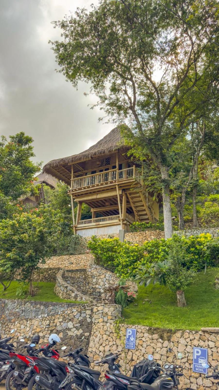 Elang Hillside Bamboo Villas Labuan Bajo Exterior photo