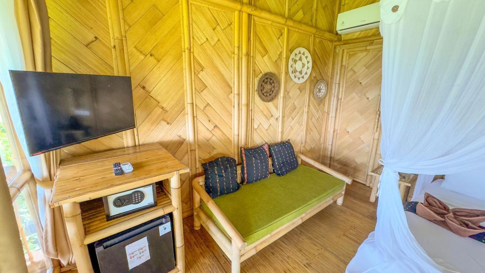 Elang Hillside Bamboo Villas Labuan Bajo Exterior photo
